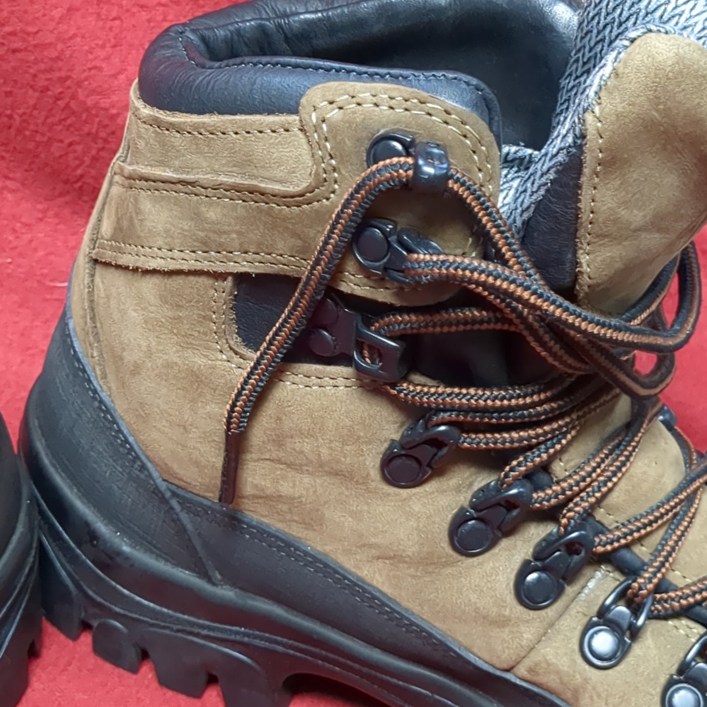 Wellco Brown Military Hiking Combat Boots size 4.5W (BA10-MAY283)