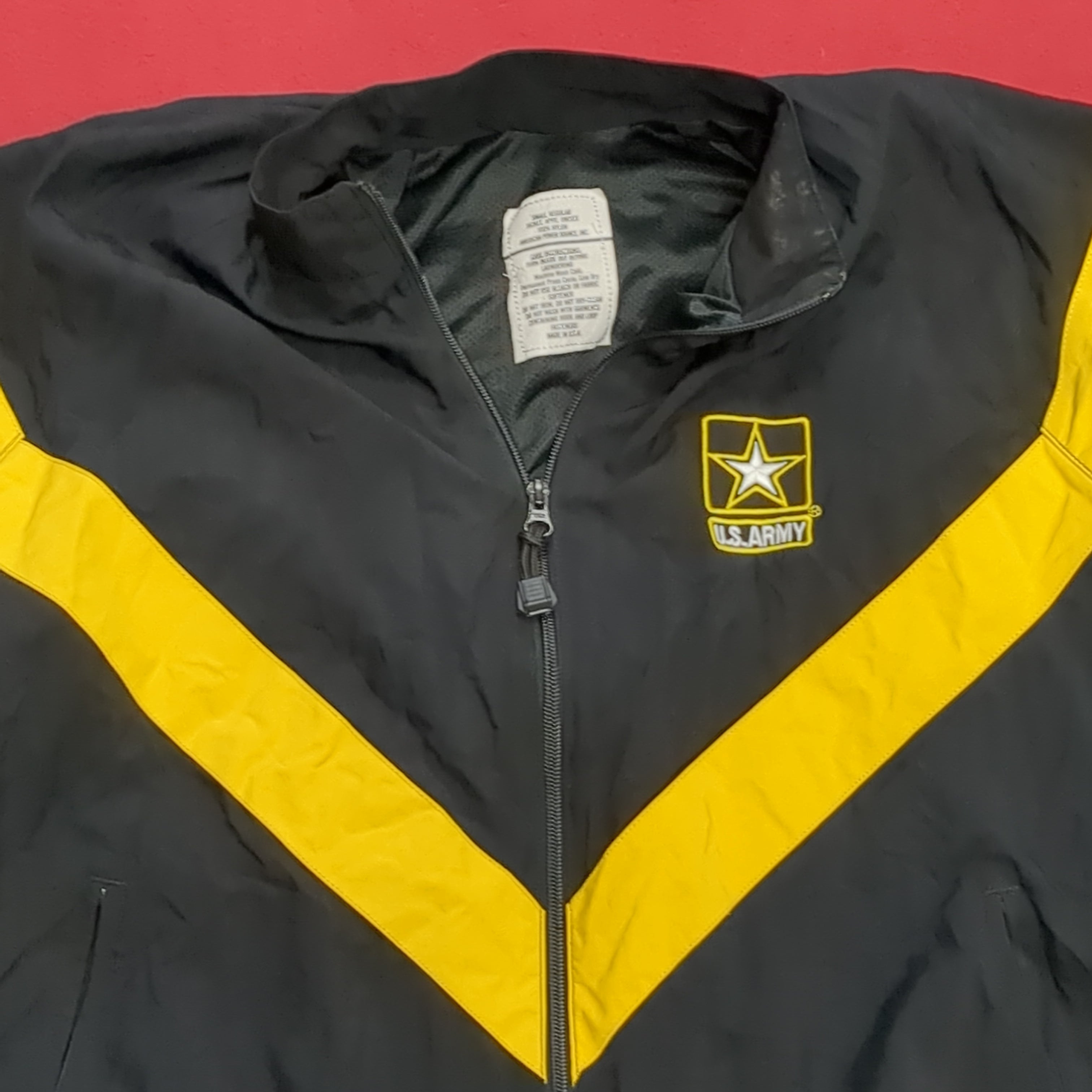 US Army Small Regular PT Jacket Black Gold APFU Uniform Excellent Condition MAY332