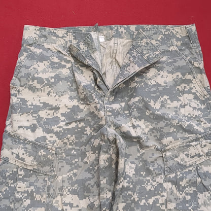 SET - US Army MEDIUM Xtra-Long Digital Pattern Combat Uniform ACU UCP Used (fb15-FEB82)