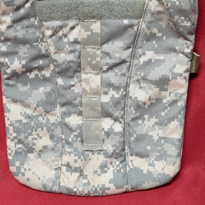 US Army ArmorBak CamelBak Hydration Carrier Only W/O Buckles ACU Pattern 100oz Good Condition (db01-JUN166)
