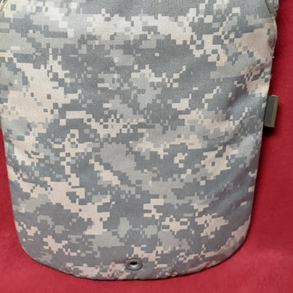 US Army ArmorBak CamelBak Hydration Carrier Only W/O Buckles ACU Pattern 100oz Good Condition (db01-JUN166)