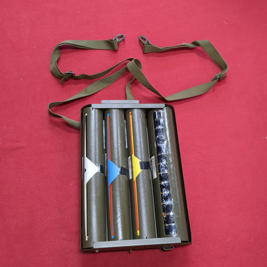 VINTAGE US Army Marking Flags in Tube Case Straps Unused New (BA01-JUL350)