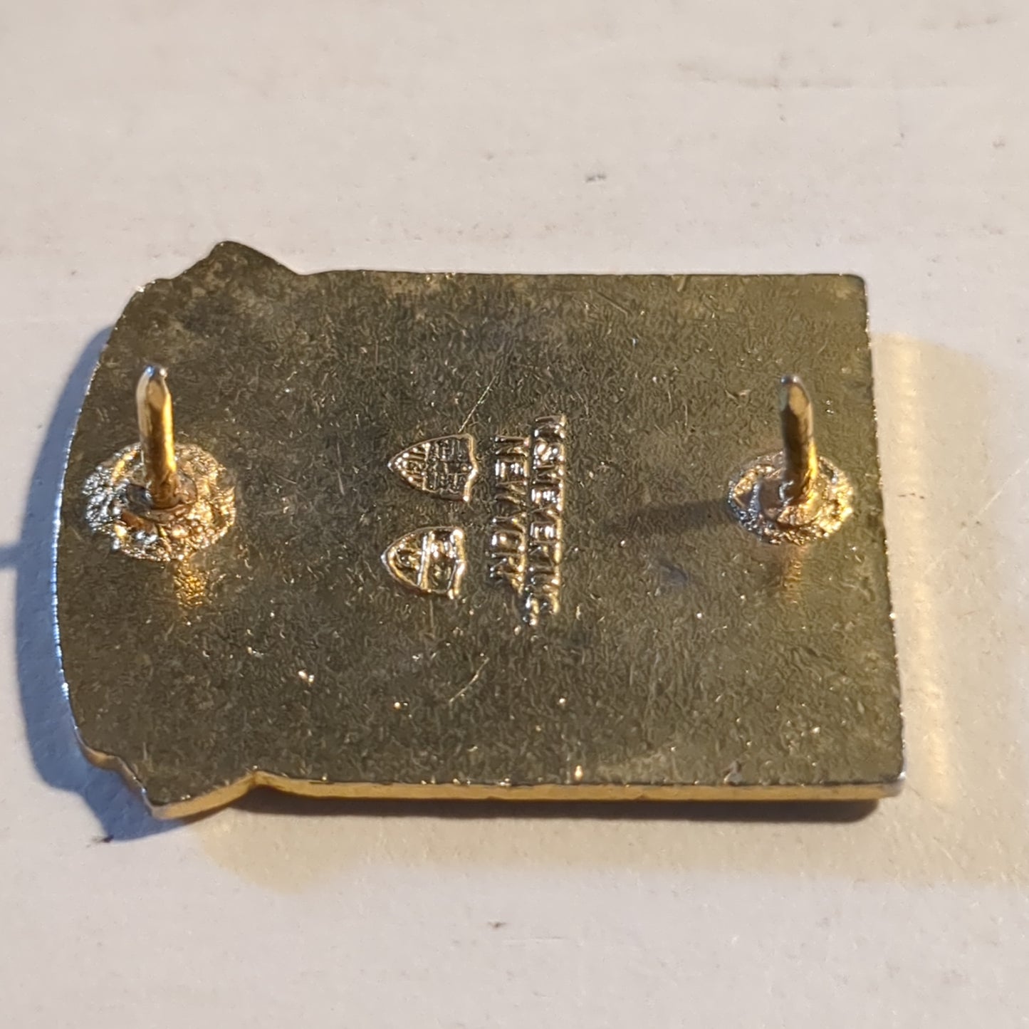 VINTAGE Army 16th CAVALRY REGIMENT
Unit Crest Pin (11o104)