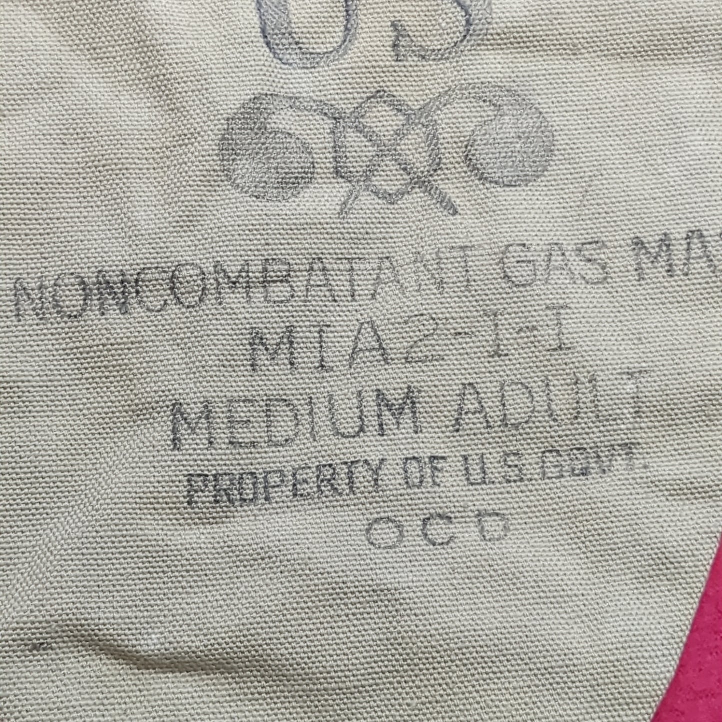 US Army WWII Noncombatant MIA2-I-I Gas Mask Medium Pack  (aa12-20)