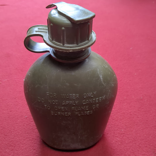 US Army 1980 1qt. Canteen Olive Drab Vintage Zarn (aa16-30)