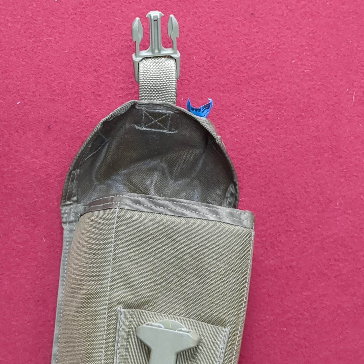 NEW (without tag) Coyote Canvas Magazine Pouch (aa04-42)