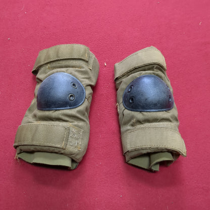 Bijan's Medium US Military Issue Coyote Elbow Pads (aa07-17)