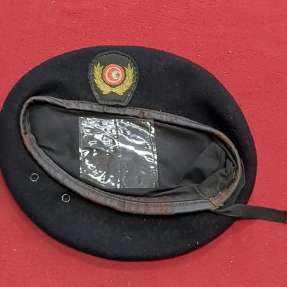 VINTAGE Tunsinia or Turkish Black Beret w Flash (aa06-19)