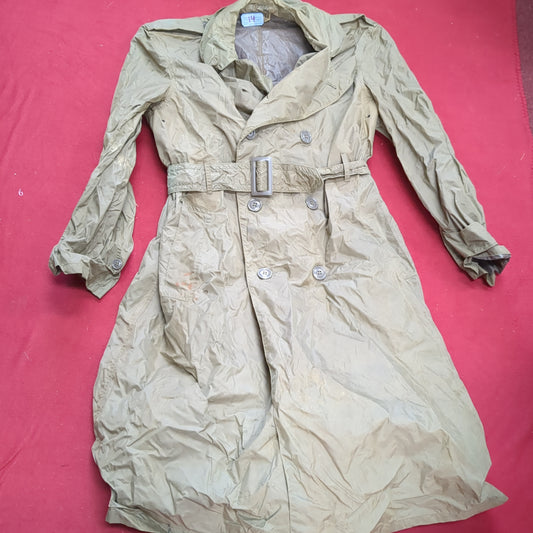 VINTAGE 1957 Man's Raincoat Lightweight Taupe 179 (18s ac15-14)