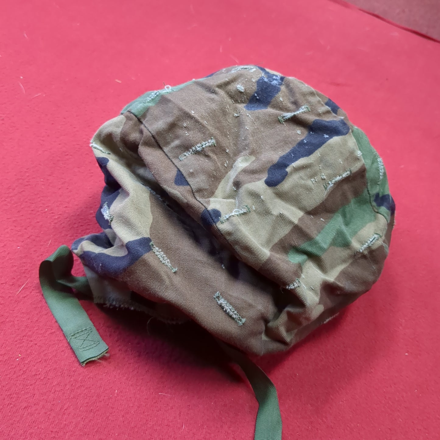 US Army Parachutist Helmet Cover Size Medium/Large Woodland Pattern (32CR ca7-11)