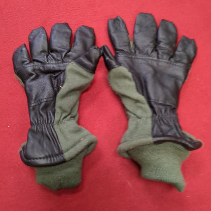 - Unused - Men's Size 5 HAU-15/P Flyer's Intermediate Cold Weather Gloves (cb03-AUG249)
