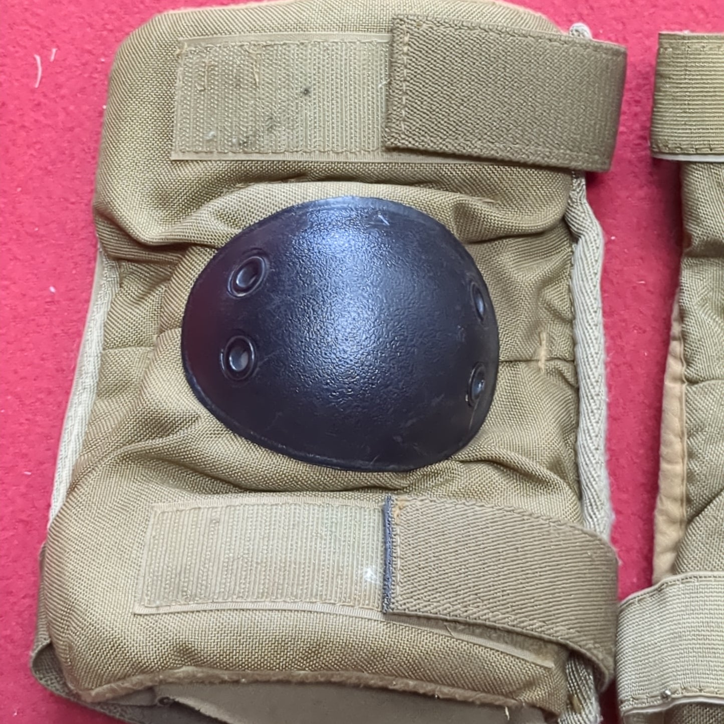 Bijan's Large US Military Issue Coyote Elbow Pads (gcg2- da12-AUG314)