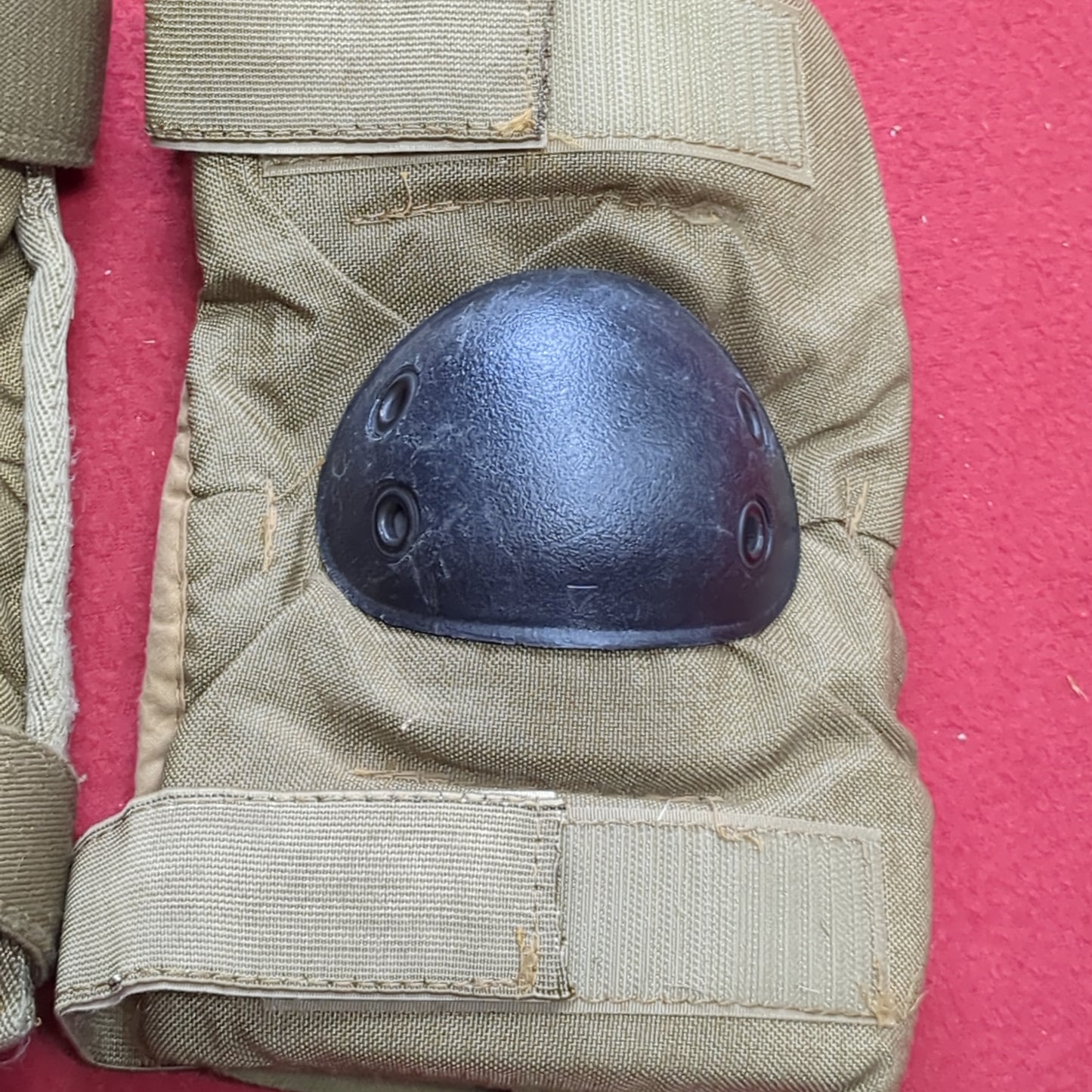 Bijan's Large US Military Issue Coyote Elbow Pads (gcg2- da12-AUG314)