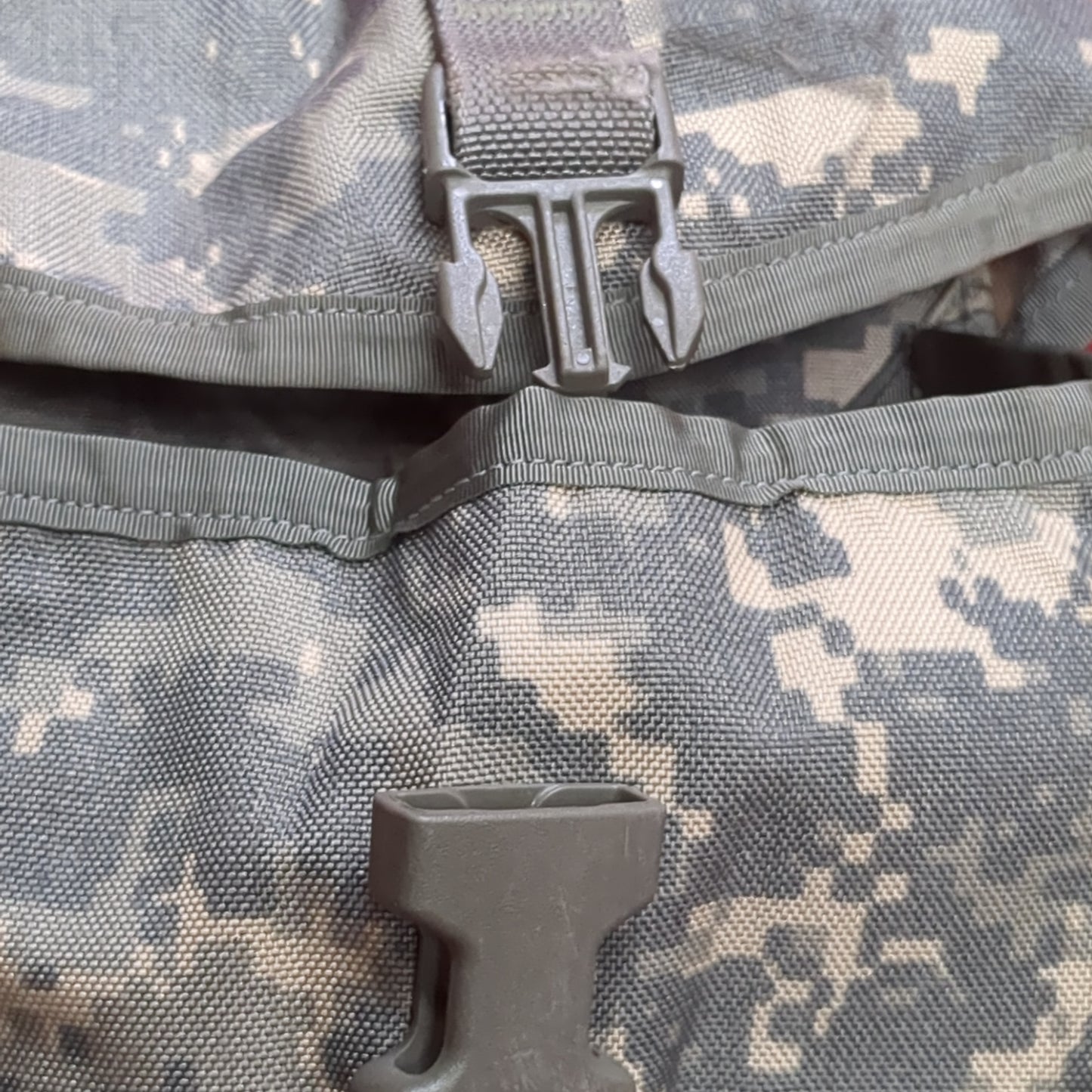 US Army UCP Modular Lightweight Load Carrying Equipment Pouch Molle II ACU Digital Excellent Condition (fb12-AUG352)
