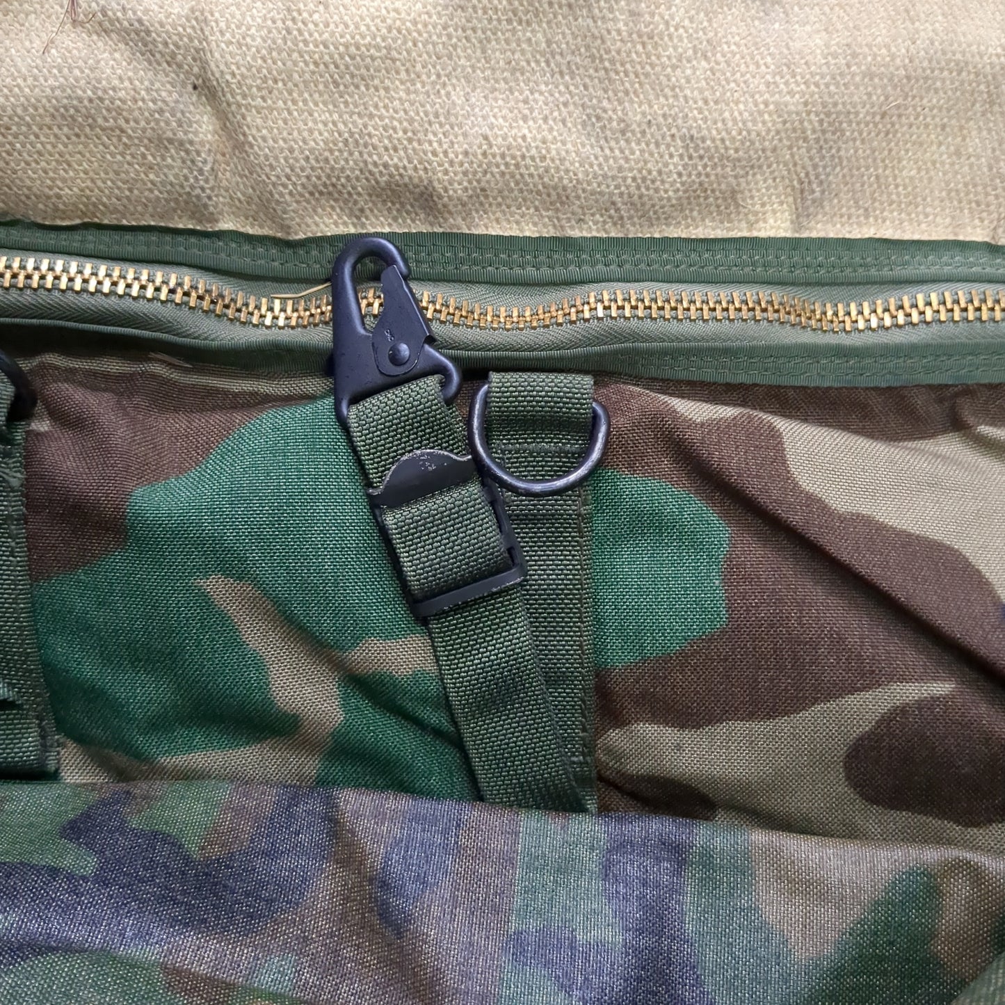 Good Condition US Army BDU Spare Barrel Bag Woodland (BA01-SEP02)