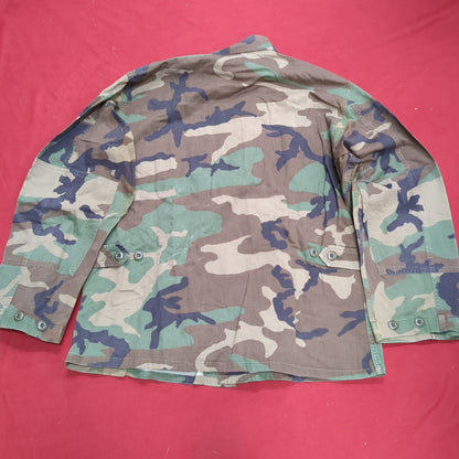 US Army MEDIUM SHORT Uniform Top BDU WOODLAND Pattern (14o db4-33)
