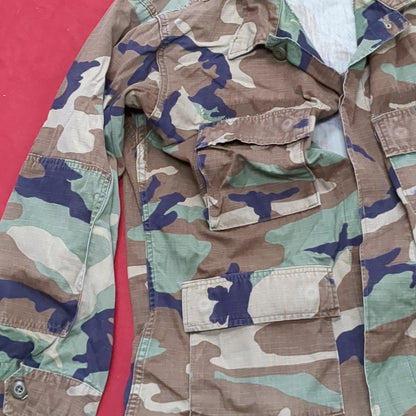 US Army MEDIUM SHORT Uniform Top BDU WOODLAND Pattern Good Condition (14o db4-35)