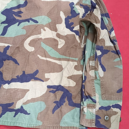 US Army MEDIUM SHORT Uniform Top BDU WOODLAND Pattern Good Condition (14o db4-35)