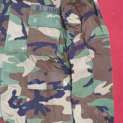 US Army MEDIUM SHORT Uniform Top BDU WOODLAND Pattern Good Condition (14o db4-37)