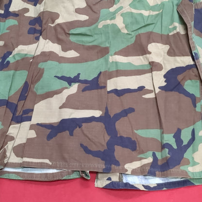 US Army MEDIUM SHORT Uniform Top BDU WOODLAND Pattern Good Condition (14o db4-37)