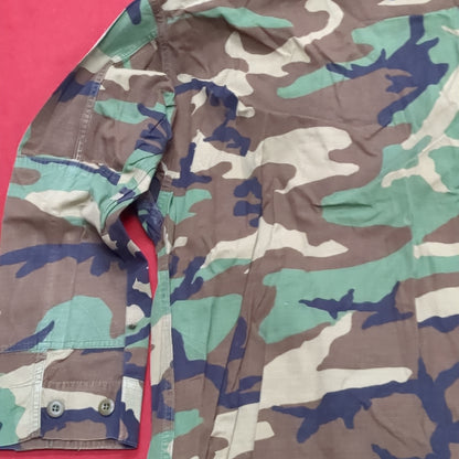 US Army MEDIUM SHORT Uniform Top BDU WOODLAND Pattern Good Condition (14o db4-37)