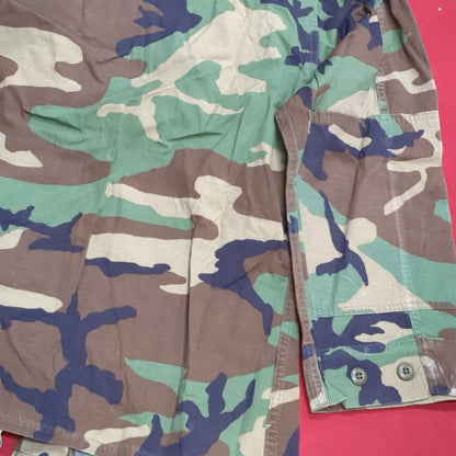 US Army MEDIUM SHORT Uniform Top BDU WOODLAND Pattern Good Condition (14o db4-37)