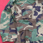 US Army MEDIUM SHORT Uniform Top BDU WOODLAND Pattern Good Condition (14o36)