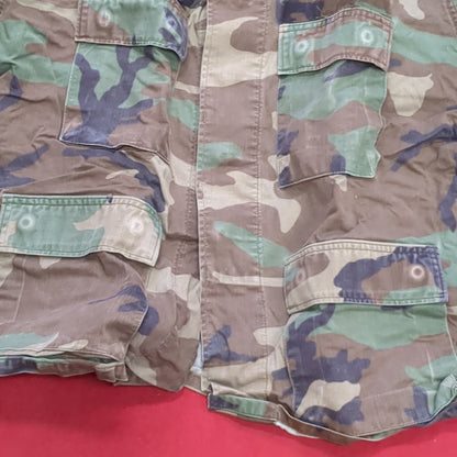 US Army Woodland Camo Coat Size Medium Short Used  (A04- DC02-A6)