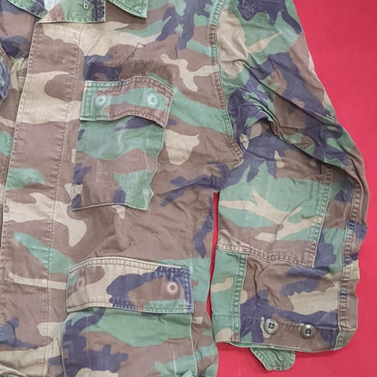 US Army Woodland Camo Coat Size Medium Short Used  (A04- DC02-A6)