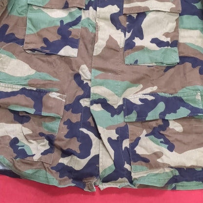 US Army Woodland Camo Coat Size Medium Short Good Condition (A04- DC02-A11)