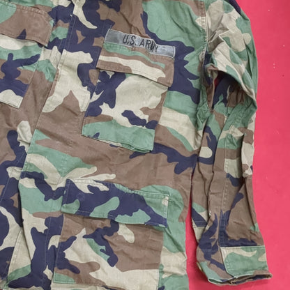 US Army Woodland Camo Coat Size Medium Short Good Condition (A04- DC02-A11)