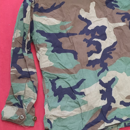 US Army Woodland Camo Coat Size Medium Short Good Condition (A04- DC02-A11)