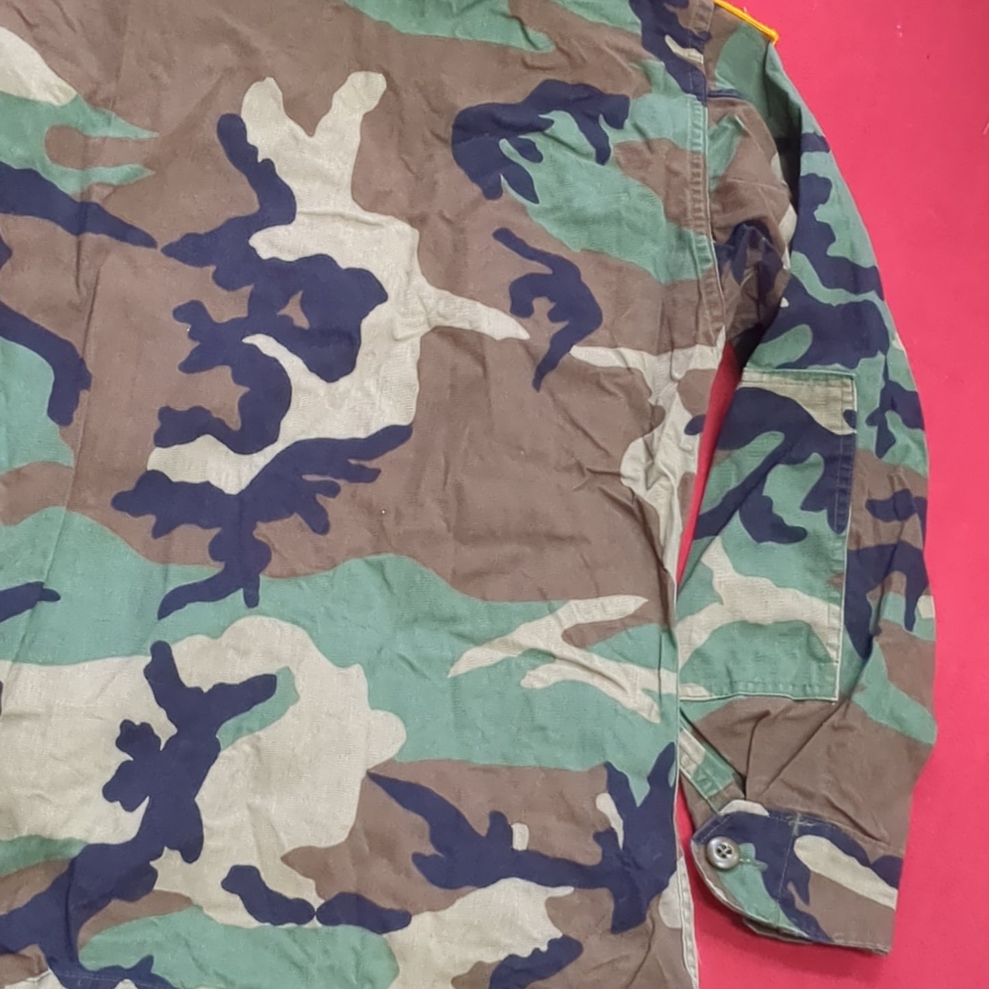 US Army Woodland Camo Coat Size Medium Short Good Condition (A04- DC02-A11)