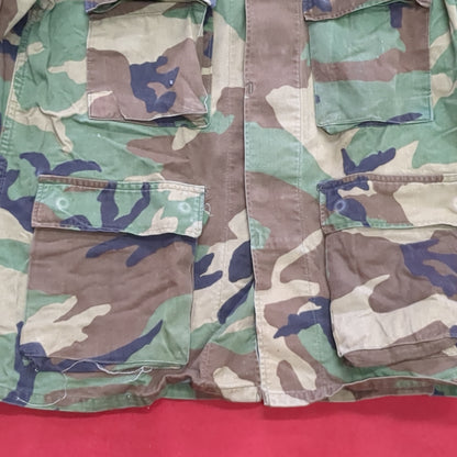 US Army Woodland Camo Coat Size Medium Short (A04- DC02-A10)