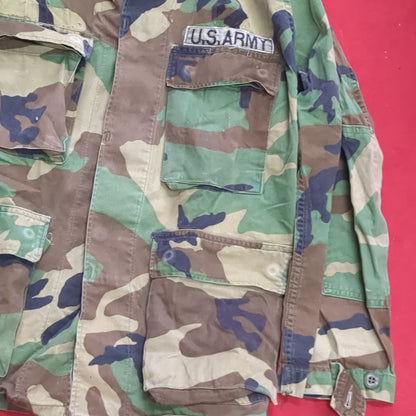 US Army Woodland Camo Coat Size Medium Short (A04- DC02-A10)