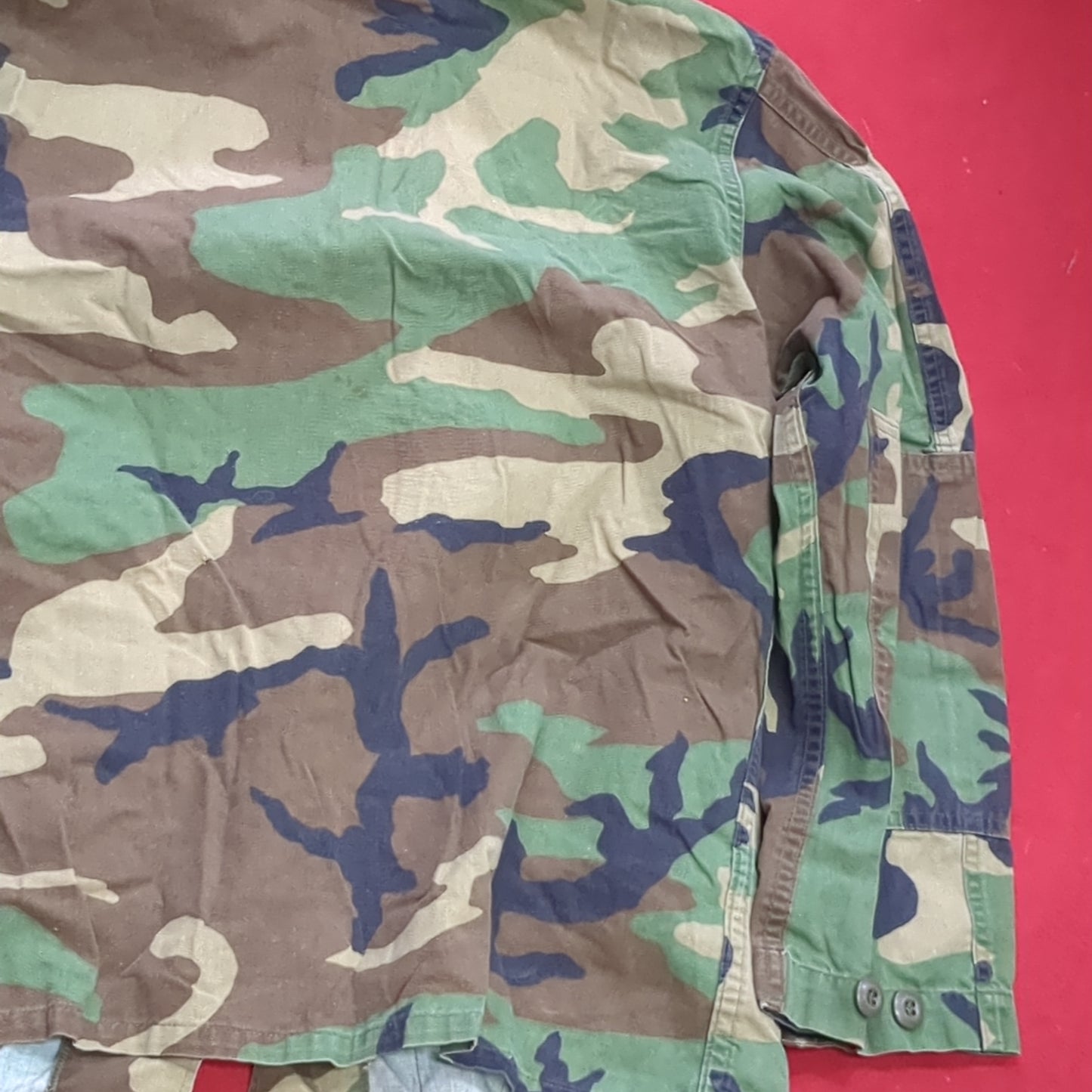 US Army Woodland Camo Coat Size Medium Short (A04- DC02-A10)