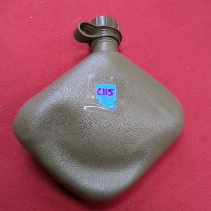 US Army 2Quart Collapsible Canteen dated 2004 (A13- db7-C115)