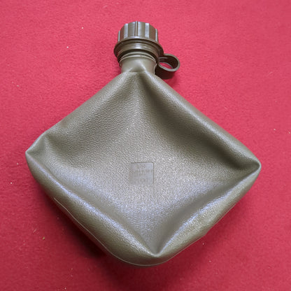 US Army 2Quart Collapsible Canteen dated 2004 (A13- db7-C115)