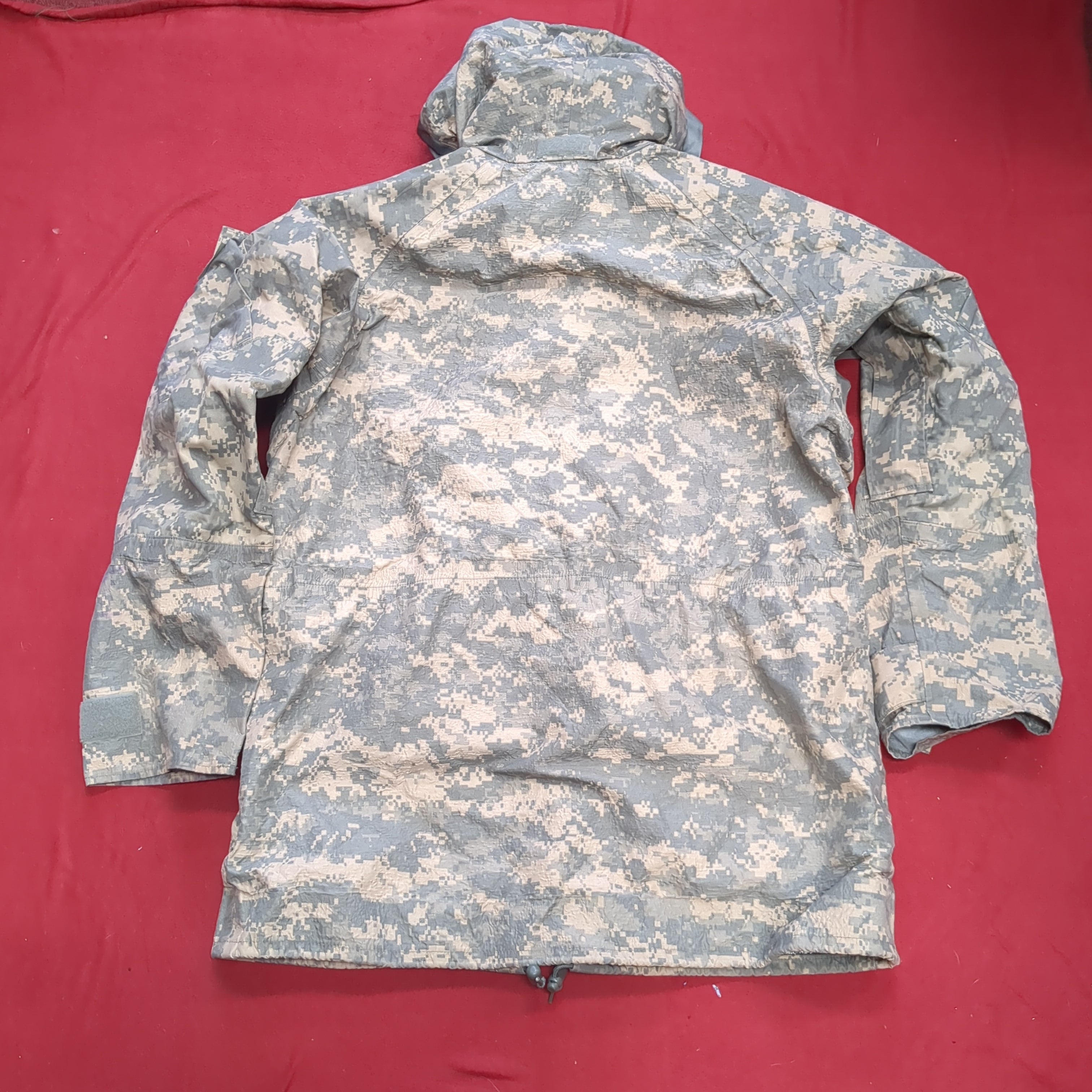 US Army Medium Long Gore tex Extreme Cold Weather Parka Jacket ACU Use Gibsons Tactical Tavern