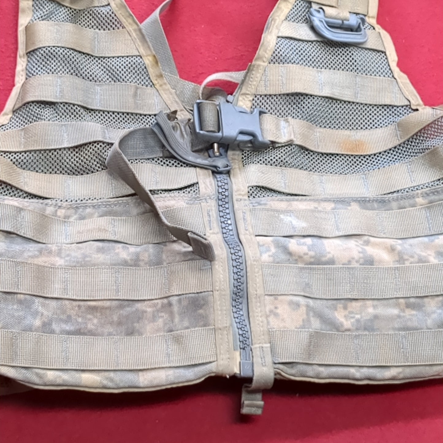 US Army USED ACU UCP Fighting Load Carrier Molle II (eb10-)