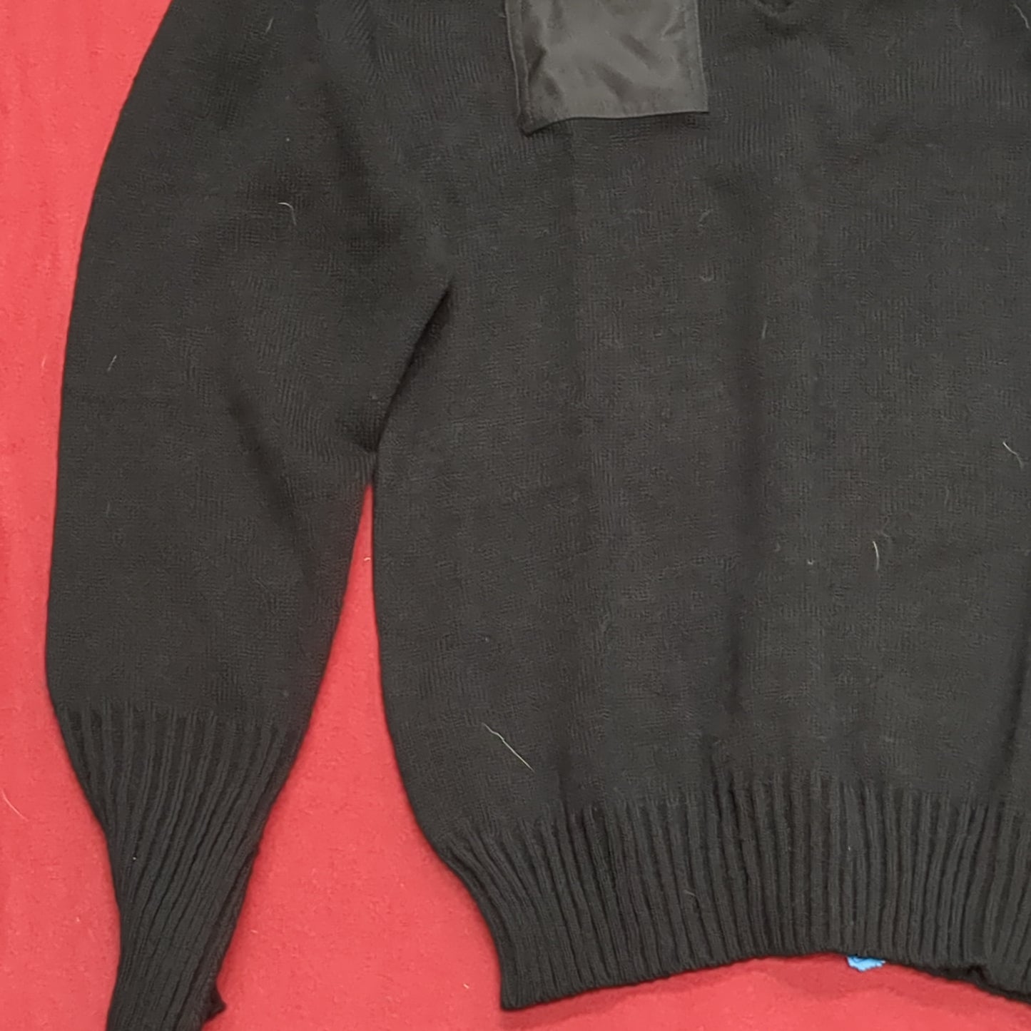 Vintage CITADEL Medium V-NECK SWEATER Black Pull-Over Acrylic Excellent Condition (31o- da15-08)