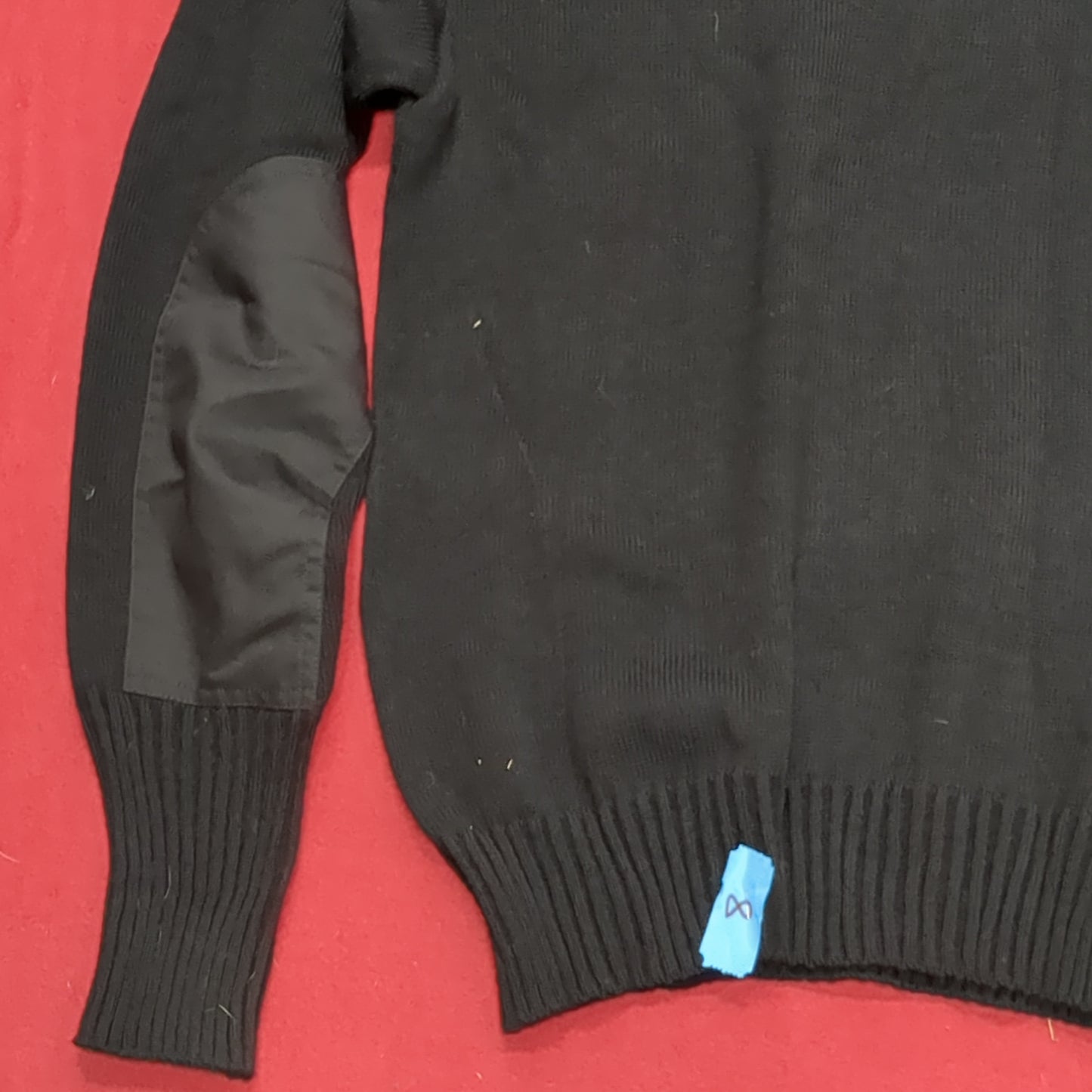 Vintage CITADEL Medium V-NECK SWEATER Black Pull-Over Acrylic Excellent Condition (31o- da15-08)