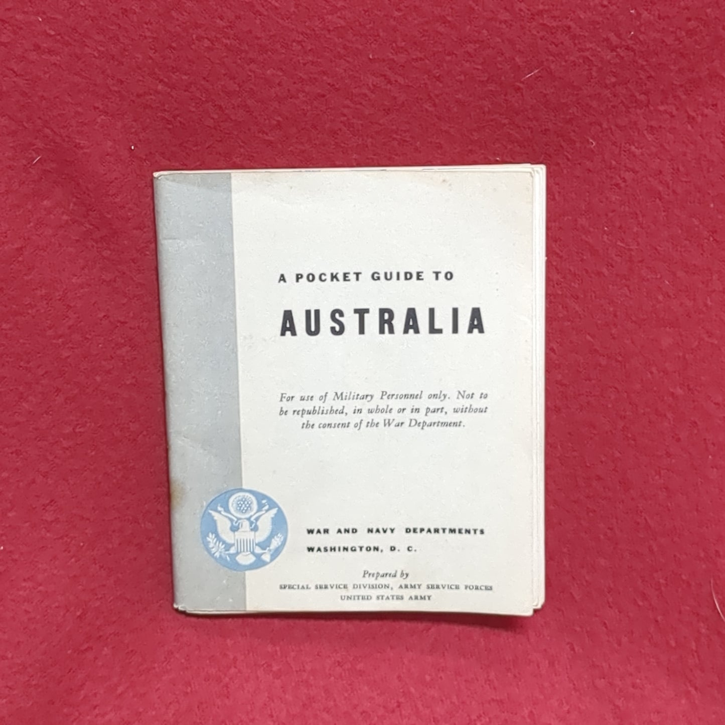 BOOK:  POCKET GUIDE TO AUSTRALIA 1944  (box11)