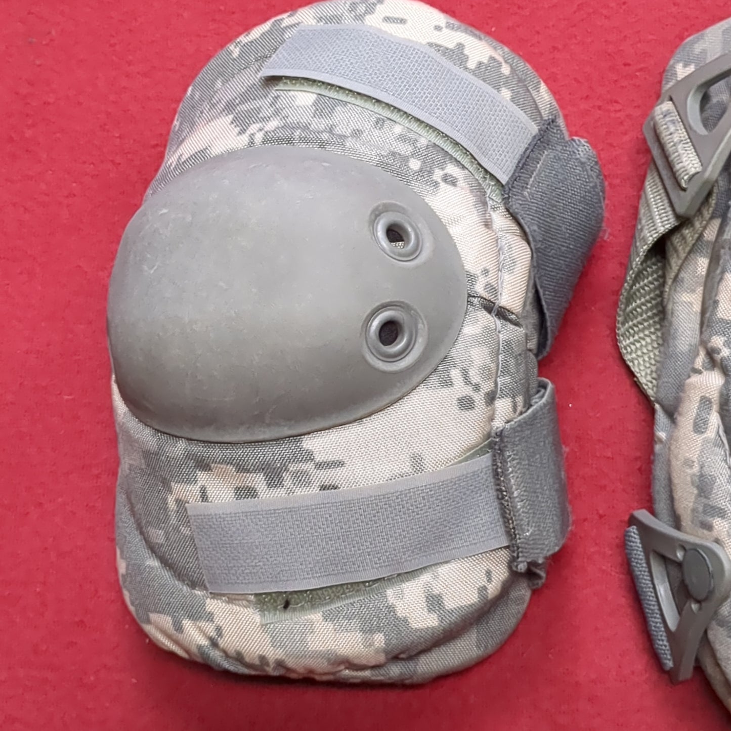 SET of US Army ALTA Elbow/Knee Pads Smooth ACU/UCP Camouflage Used (gcg2- da12-NOV74)
