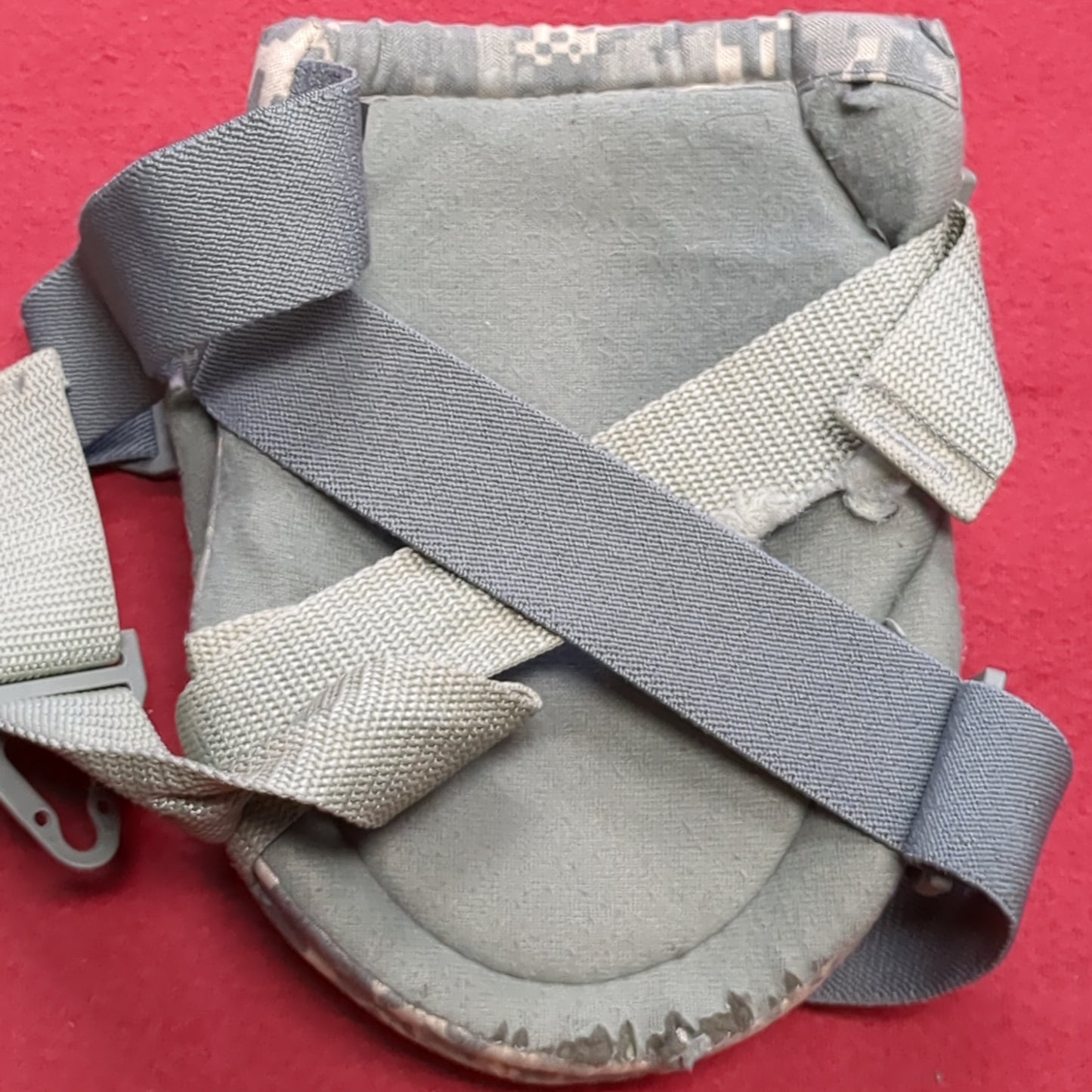 SET of US Army ALTA Elbow/Knee Pads Smooth ACU/UCP Camouflage Used (gcg2- da12-NOV74)