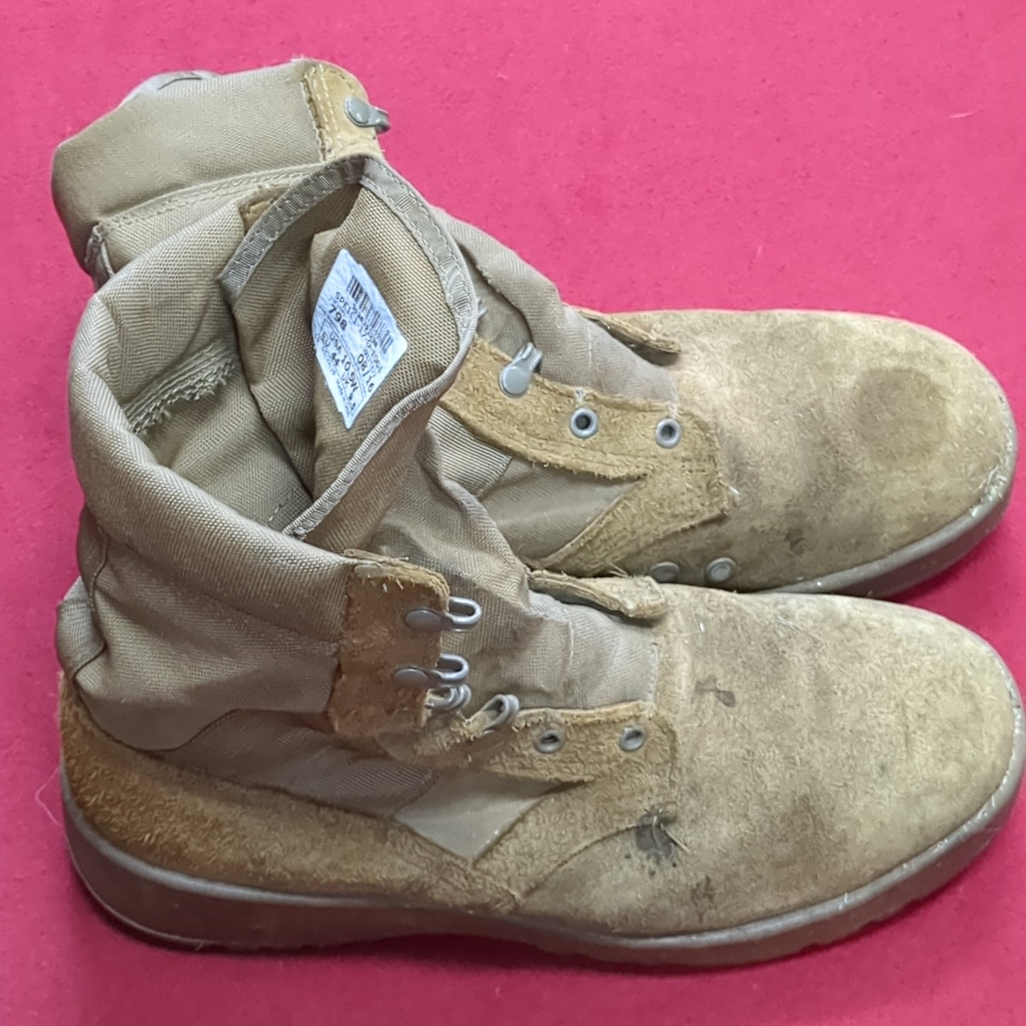 US Army 10.5W Standard Issue Hot Weather Combat Boots Coyote Used (a09- DC14-NOV77)