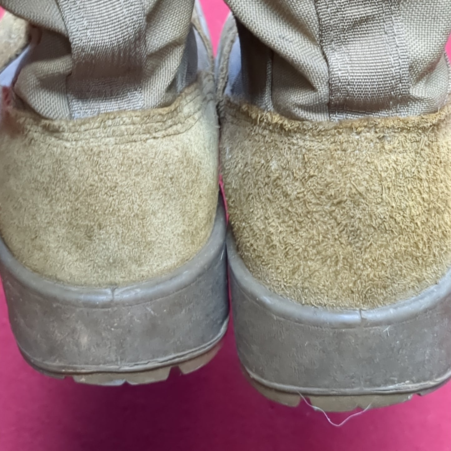 US Army 10.5W Standard Issue Hot Weather Combat Boots Coyote Used (a09- DC14-NOV77)