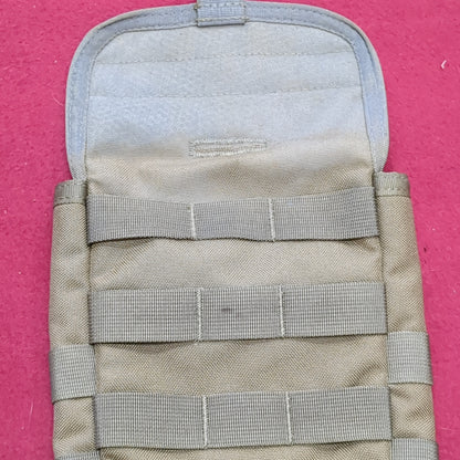 Blackhawk Side/Back Hydration Pouch W/O Speed Clips Coyote Tan Used (09o- db3-NOV100)