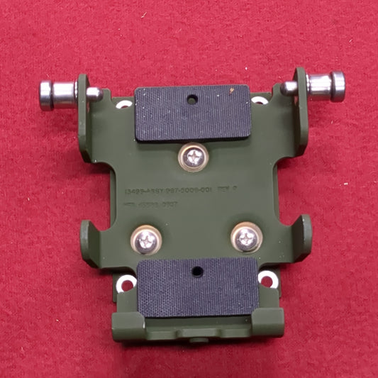 DAGR INSTALLATION MOUNT NSN 5975-01-521-3063   (fc03-NOV196)