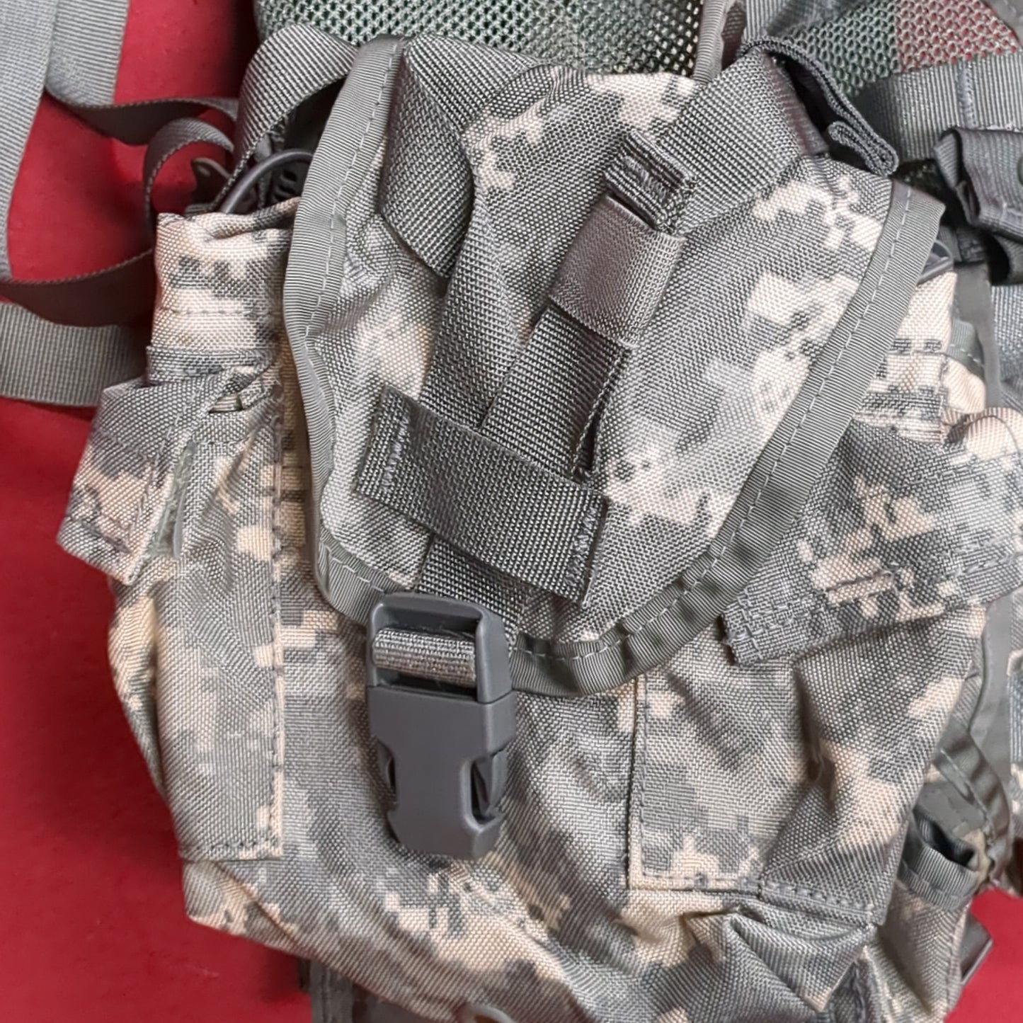 US Army ACU Digitial Camo Fighting Load Carrier FLC Molle Complete W/ Pouches Excellent Condition (eb07-NOV199)
